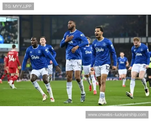 埃弗顿2-1逆转富勒姆，迪尤斯伯利霍尔替补建功