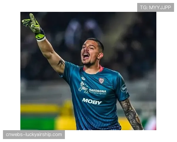 特写：绝杀被VAR吹掉后，卡利亚里主帅失望掩面